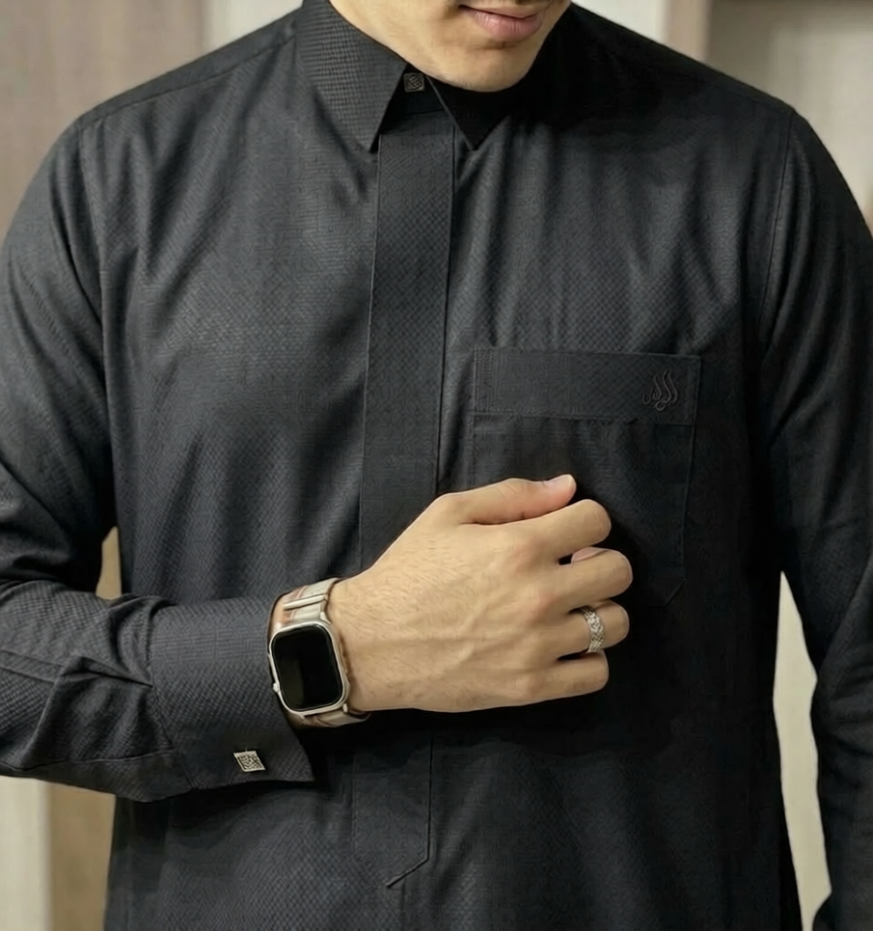 قميص الوليد مصنوع من أجود أنواع قماش خلية النحل