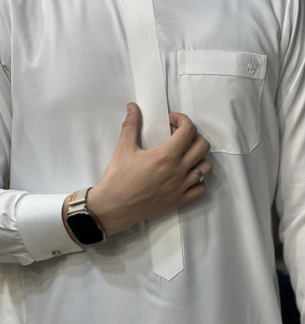 قميص الوليد مصنوع من أجود أنواع قماش خلية النحل — نسيج يجمع بين الفخامة والمتانة في قطعة واحدة لا مثيل لها